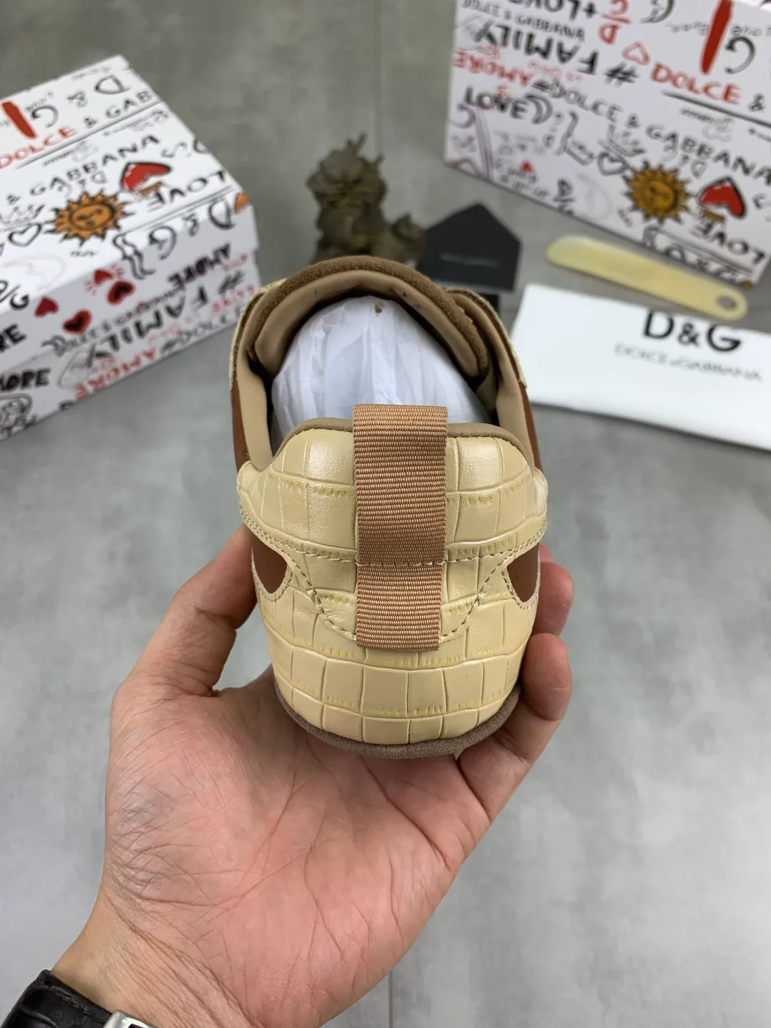 Men's men's shoes 💰P542 💰[New model] The latest hot style, top original quality, the official website synchronizes "DOLCE&GABBANA [Dolce & Gabbana] ~ High quality." The effect is low-top casual DG men's shoes, loved by many celebrities, using high-end imported first-layer calfskin splicing logo design + cowhide feet, simple and elegant, perfectly interpreting the latest inspiration of shoes, integrating classics and fashion, luxury dreams, and fashion. Suitable for drivers, light and comfortable to drive, light and breathable for outdoor travel, high-end quality, trustworthy, 3️⃣color🉑️choice! Code number: 38-46